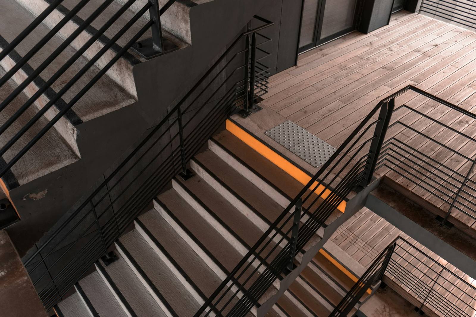 Floating stair