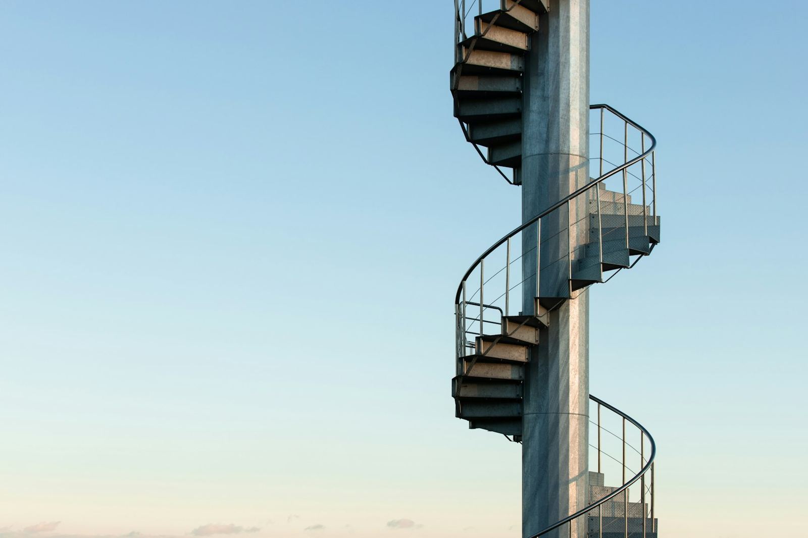 Spiral egress stair