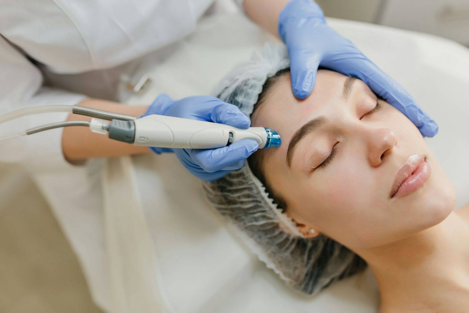 Skin treatment with a handheld device