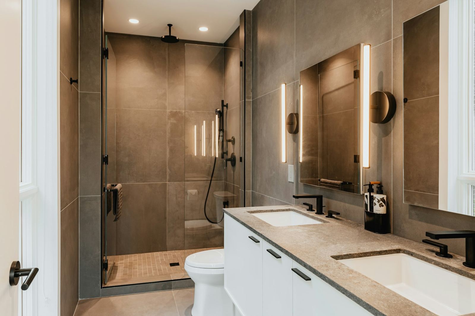 Showers & tubs